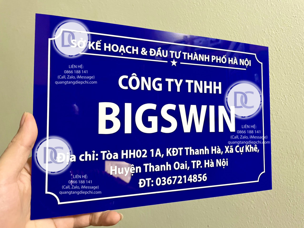 bien-cong-ty-trong-nha-3