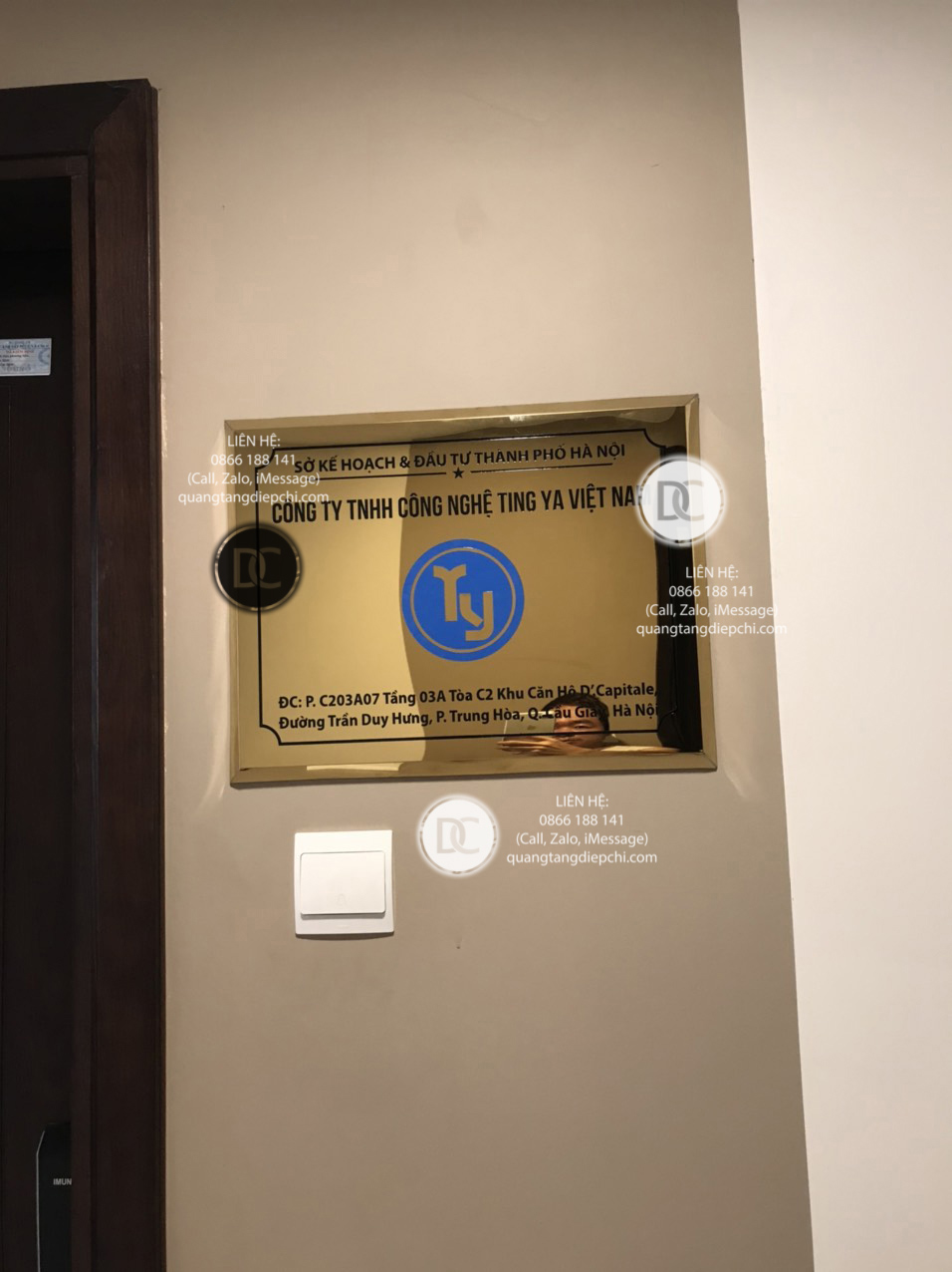 bien-inox-guong-vang